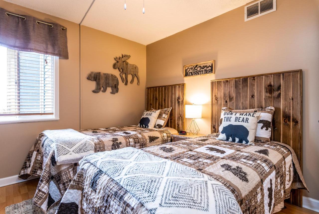 Sky High Views!!-Peak Mountaintop-Outdoor Pool-Close To Downtown-Private Balcony-Wifi-Cable Gatlinburg Extérieur photo