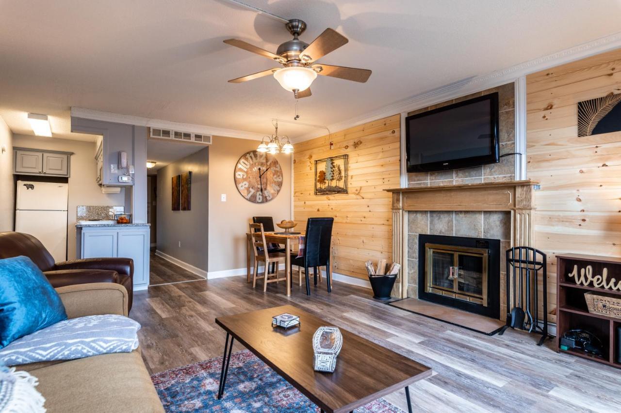Sky High Views!!-Peak Mountaintop-Outdoor Pool-Close To Downtown-Private Balcony-Wifi-Cable Gatlinburg Extérieur photo