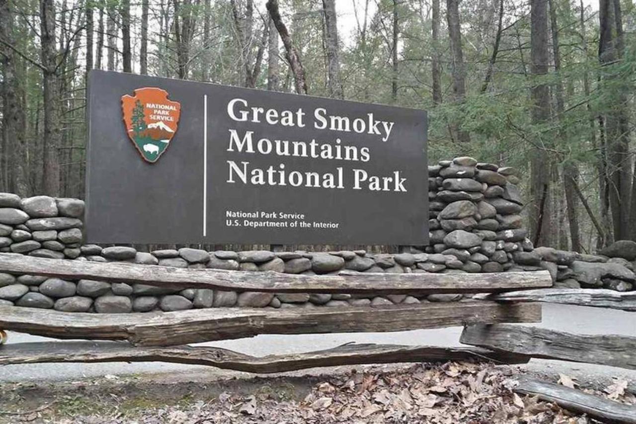 Sky High Views!!-Peak Mountaintop-Outdoor Pool-Close To Downtown-Private Balcony-Wifi-Cable Gatlinburg Extérieur photo