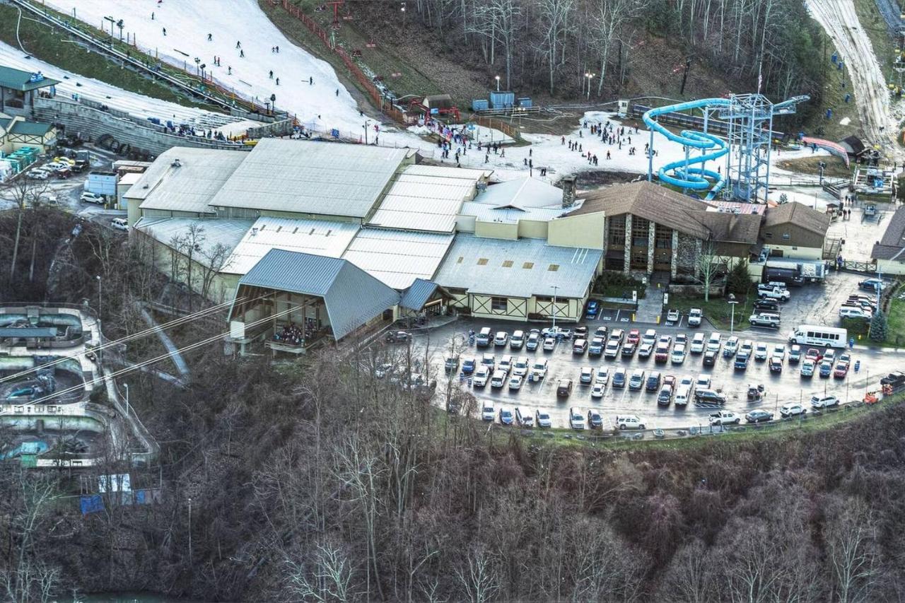 Sky High Views!!-Peak Mountaintop-Outdoor Pool-Close To Downtown-Private Balcony-Wifi-Cable Gatlinburg Extérieur photo