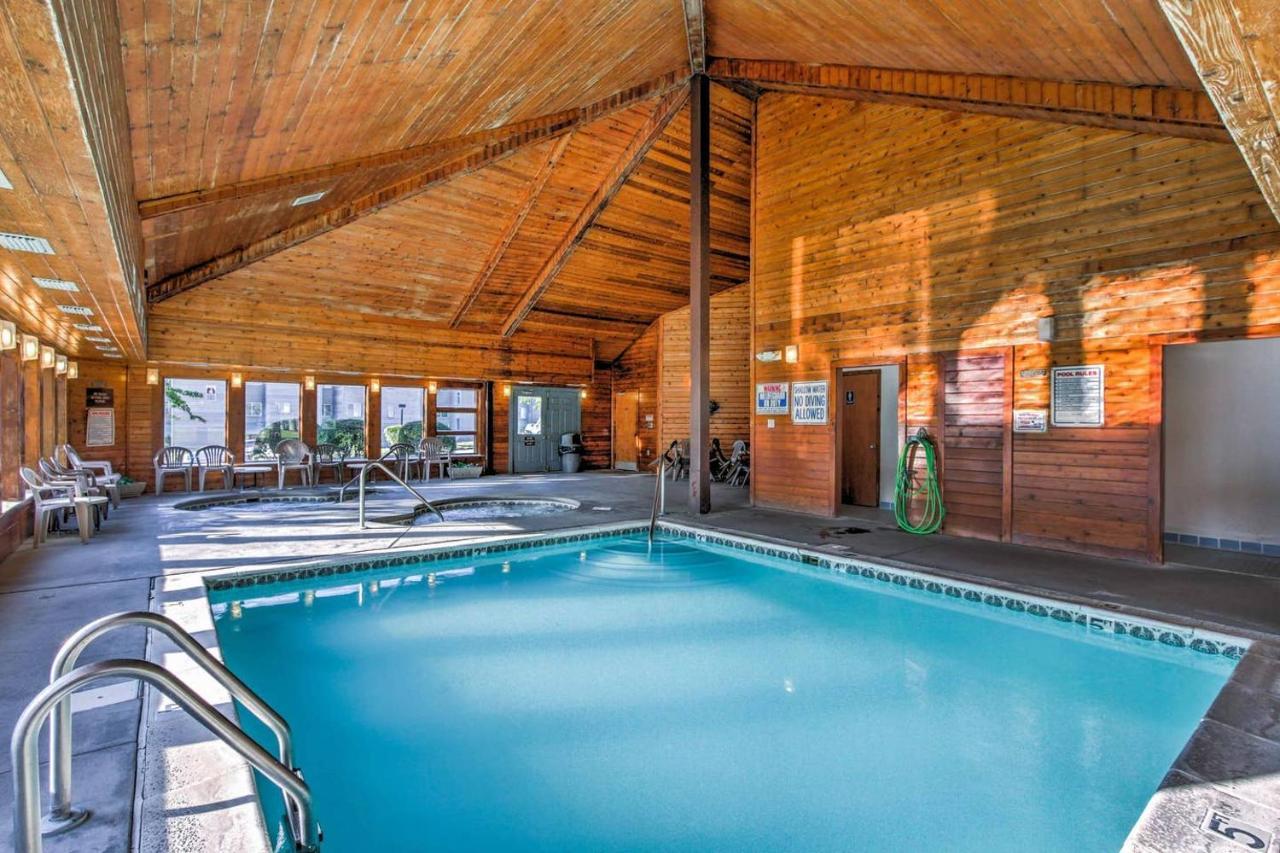 Sky High Views!!-Peak Mountaintop-Outdoor Pool-Close To Downtown-Private Balcony-Wifi-Cable Gatlinburg Extérieur photo