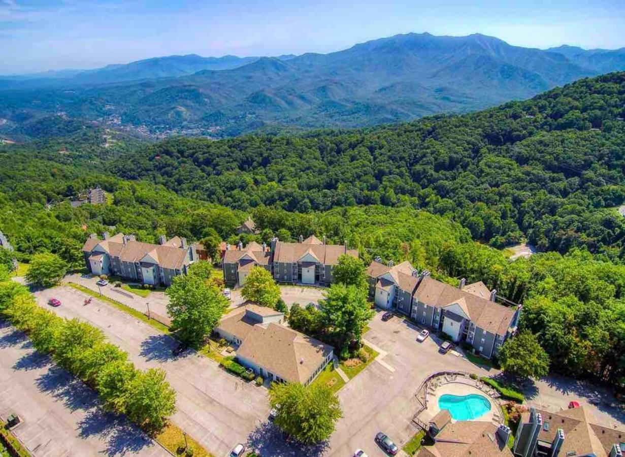 Sky High Views!!-Peak Mountaintop-Outdoor Pool-Close To Downtown-Private Balcony-Wifi-Cable Gatlinburg Extérieur photo