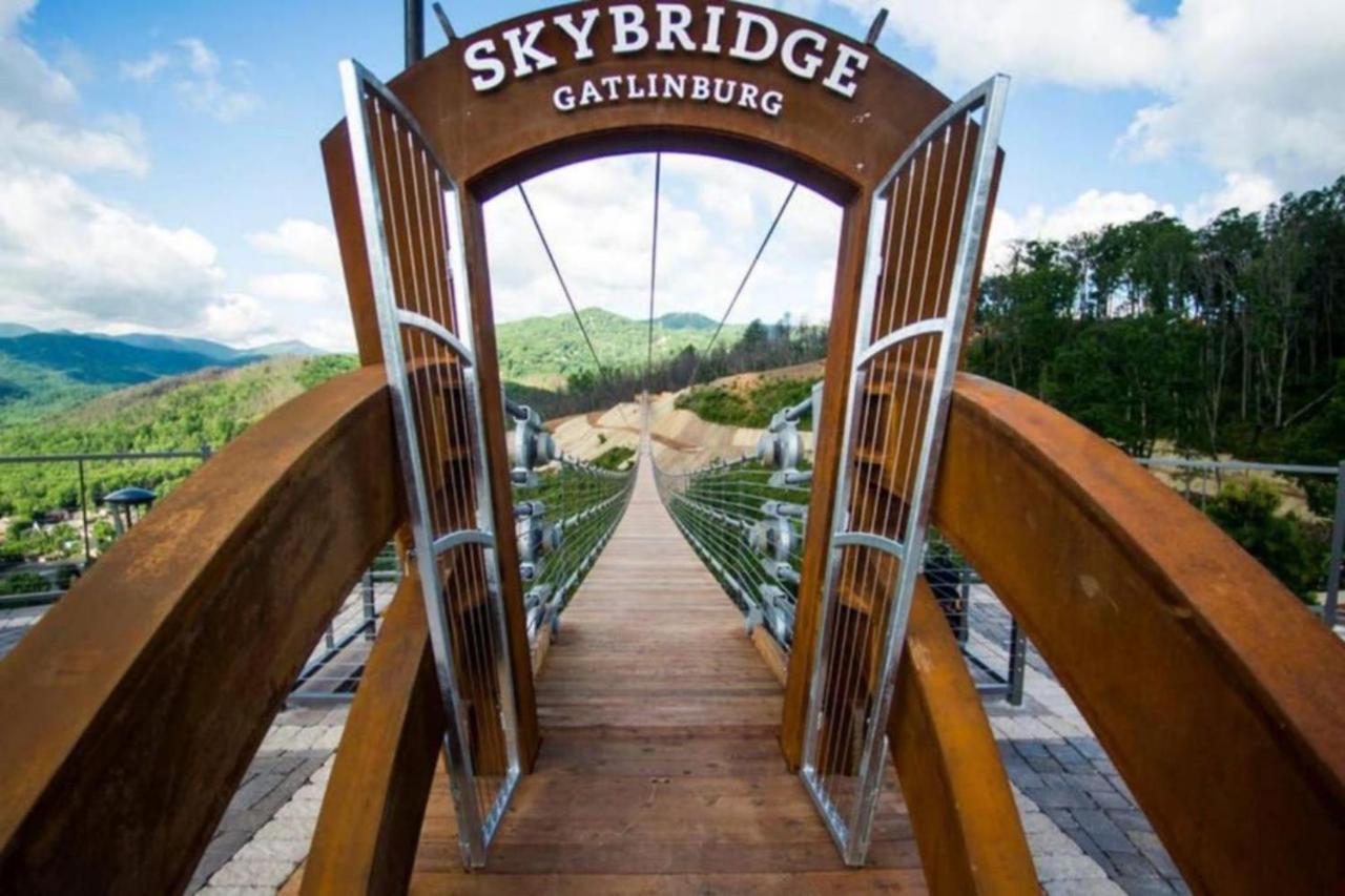 Sky High Views!!-Peak Mountaintop-Outdoor Pool-Close To Downtown-Private Balcony-Wifi-Cable Gatlinburg Extérieur photo