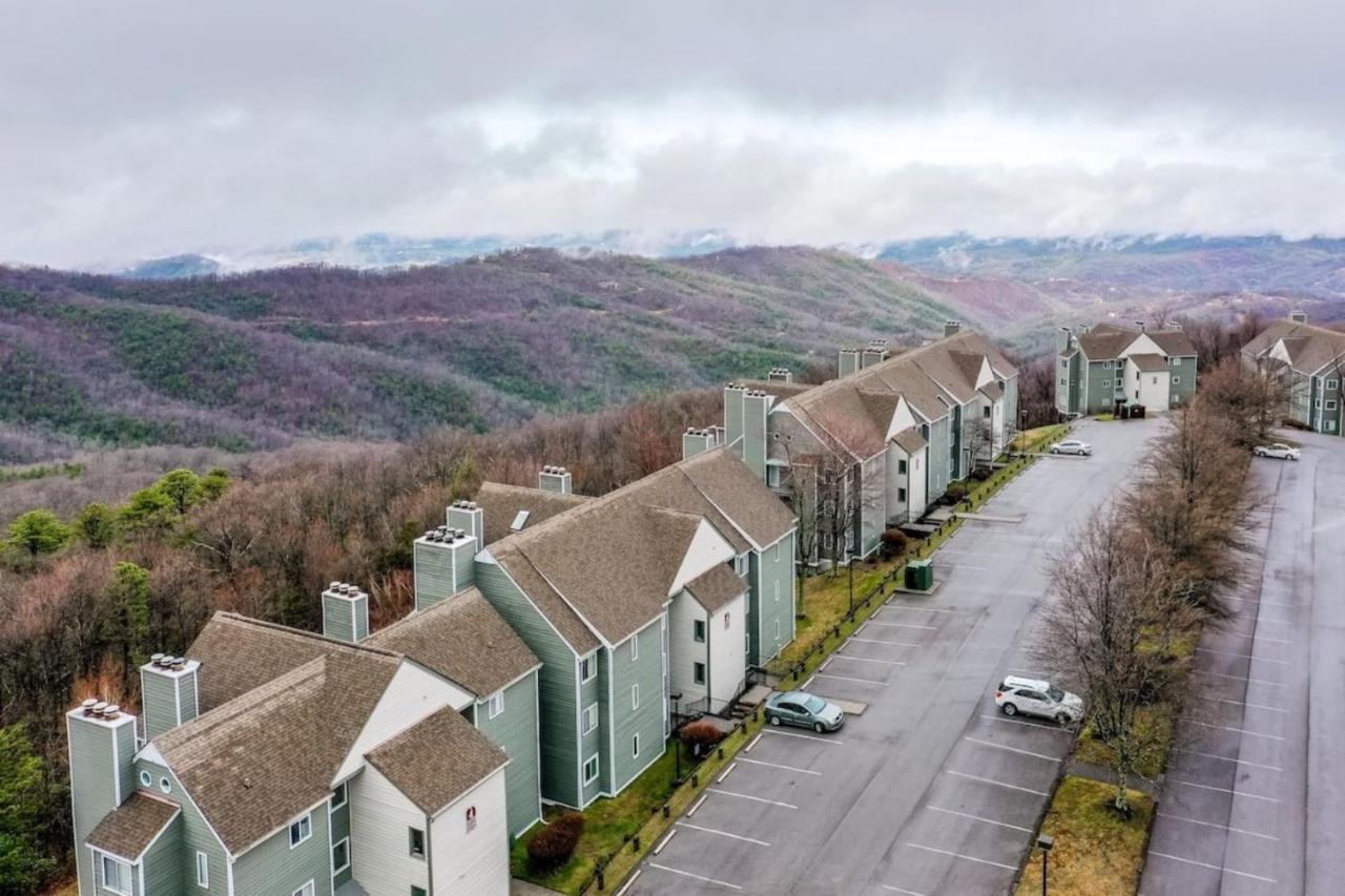 Sky High Views!!-Peak Mountaintop-Outdoor Pool-Close To Downtown-Private Balcony-Wifi-Cable Gatlinburg Extérieur photo