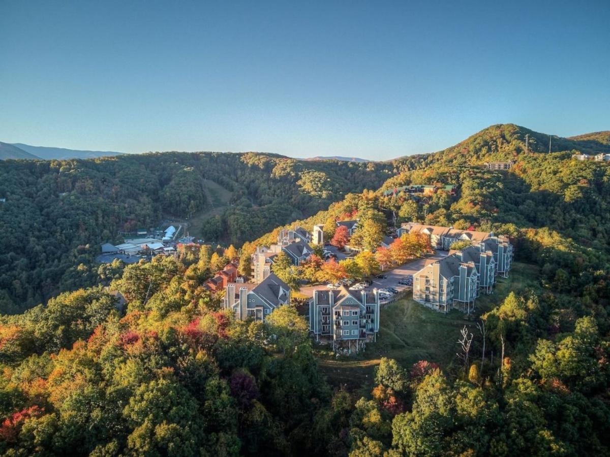 Sky High Views!!-Peak Mountaintop-Outdoor Pool-Close To Downtown-Private Balcony-Wifi-Cable Gatlinburg Extérieur photo