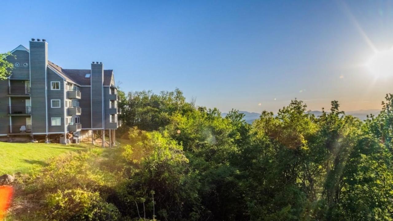 Sky High Views!!-Peak Mountaintop-Outdoor Pool-Close To Downtown-Private Balcony-Wifi-Cable Gatlinburg Extérieur photo